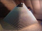 FAIL plus grand pyramide dominos