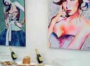 Amylee expose tableaux colorés féminins chez joaillier Louis Edouard Jeune