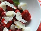 Salade fraises, framboises mozzarella parmesan