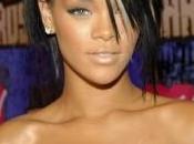 Rihanna chute scène devant 16000 personnes‎