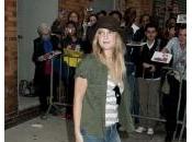 Drew Barrymore remet couvert