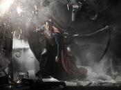 Henry Cavill dans costume Superman