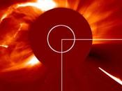 Plongeon d’une comète dans Soleil multiples régions solaires actives