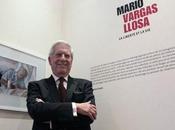 Paris main Mario Vargas Llosa