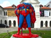 Superman fondu devant Singapore Museum