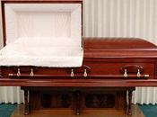 Elle sort cercueil jours après mort