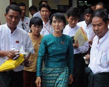 Aung San Suu Kyi consultée par le Président birman. Maintenant, c'est elle qui mène le jeu!