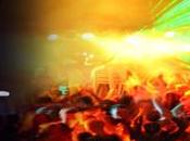 Autour scène debout, prêt(e)s Pensez enfants.