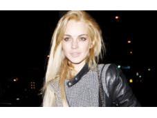 Lindsay Lohan détruit Porsche retourne travail