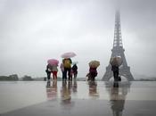 c'est beau, Paris, sous pluie, été, chantent grenouilles, mois juillet.