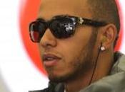 Lewis Hamilton: derrière