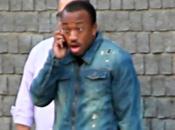 Holy Sh*** vendeur d’Apple détruit iPhone devant acheteurs