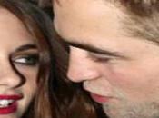 Robert Pattinson doit plaquer Kristen Stewart