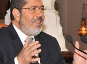 EGYPTE Mohammed Morsi prend fuite face foule