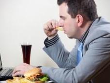 Obésité: réseaux sociaux, facteurs troubles comportement alimentaire