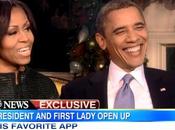 Barack Michelle Obama jouent disputent iPad