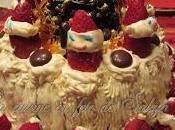Gâteau fêtes décoré avec fraises père Noël