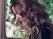 Vanessa Paradis court dans l'herbe pour H&amp;M Video