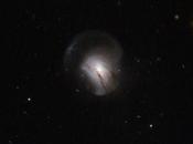 galaxie s’éteint photographiée Hubble