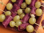 Brochettes raisin, gorgonzola noix boeuf Gorgonzola, grape dried beef brochettes
