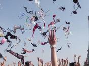 Striptease géant Trocadéro contre cancer sein