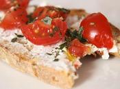 Tartine tomates cerises, basilic huile d'olive
