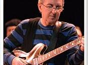 Hugh McCracken célèbre session guitarist, perd combat contre leucémie.