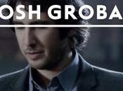 Josh Groban nous fait visiter somptueux Alexandra Palace Londres dans nouveau clip.