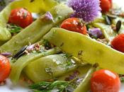 Salade haricots plats, kasha, tomates cerises rôties graines sauce aillée