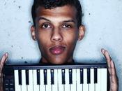 Stromae complètement bourré pleine rue. Véritable cuite coup