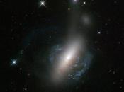 Galaxies enchevêtrées photographiées Hubble