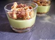 Verrines croustillant praliné, bavarois pistache crumble