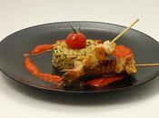 Brochettes volaille, cereales courgettes coulis piquillos