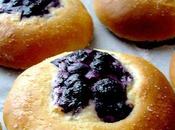 Blueberry buns Brioches myrtilles)