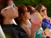 Critiques Séries Devious Maids. Saison Episode Setting Table.