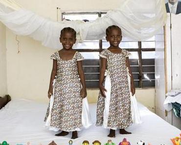 Il parcourt le monde pour photographier les enfants et leurs jouets