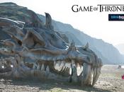 Game Thrones crane Dragon géant installé plage