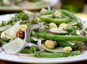 Salade d'haricots verts tièdes, oignon rouge, parmesan, noisettes basilic