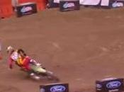 motarde célèbre trop vite victoire