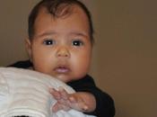 North West première photo officielle fille Kardashian Kanye