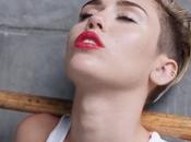 Miley Cyrus poil dans nouveau clip "Wrecking Ball", elle choque