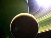 principal composé plastique trouvé lunes Saturne (Vidéo)