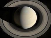 Cassini photographie Saturne dessus