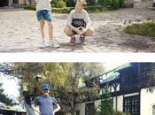 Deux frères posent coté leurs photos d’enfance après