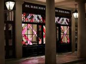 Burberry installe sont make store Covent Garden...