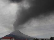 Gunung Sinabung menaces volcaniques.