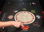 Pizza développe table tactile interactive pour créer propre pizza