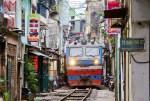 VIDEO. Vietnam train passe quelques mètres habitations d’Hanoi