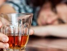 Alcool mortalité: femmes deux fois plus vulnérables hommes