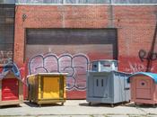 artiste réalise cabanes mobiles pour quartier